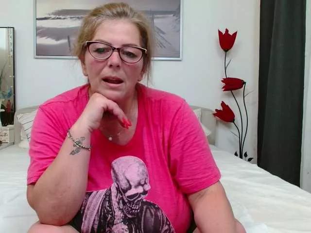 YulliaMilf from BongaCams