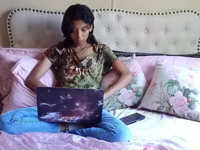 ZaraLuv from BongaCams