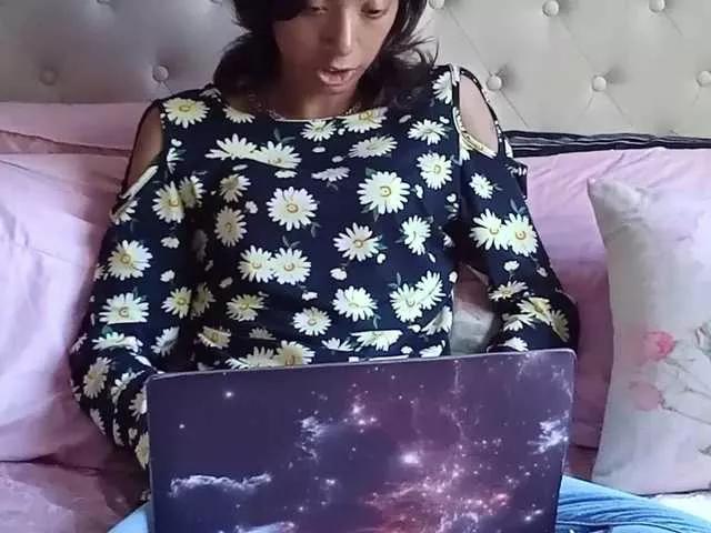 ZaraLuv from BongaCams