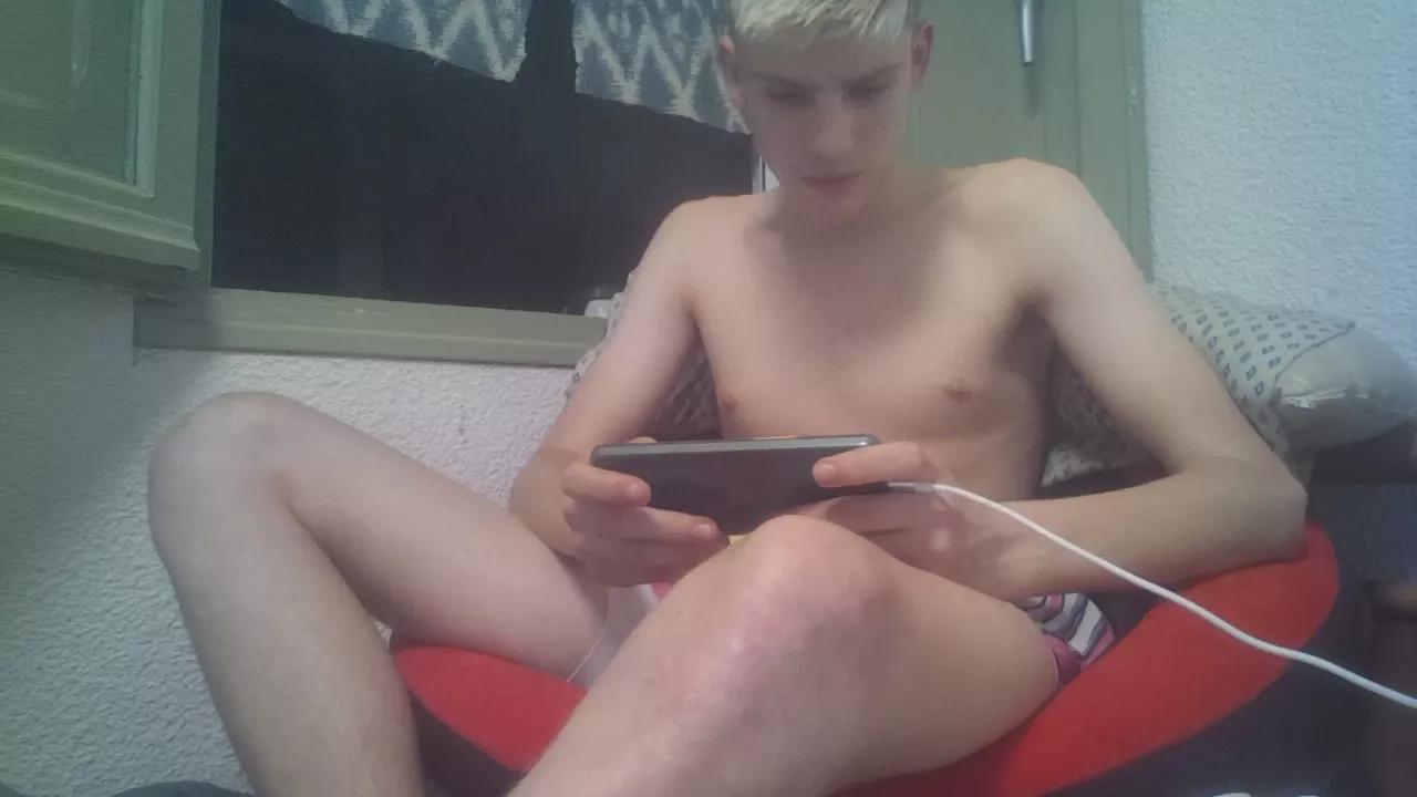 BoyBlondSweet from Cam4
