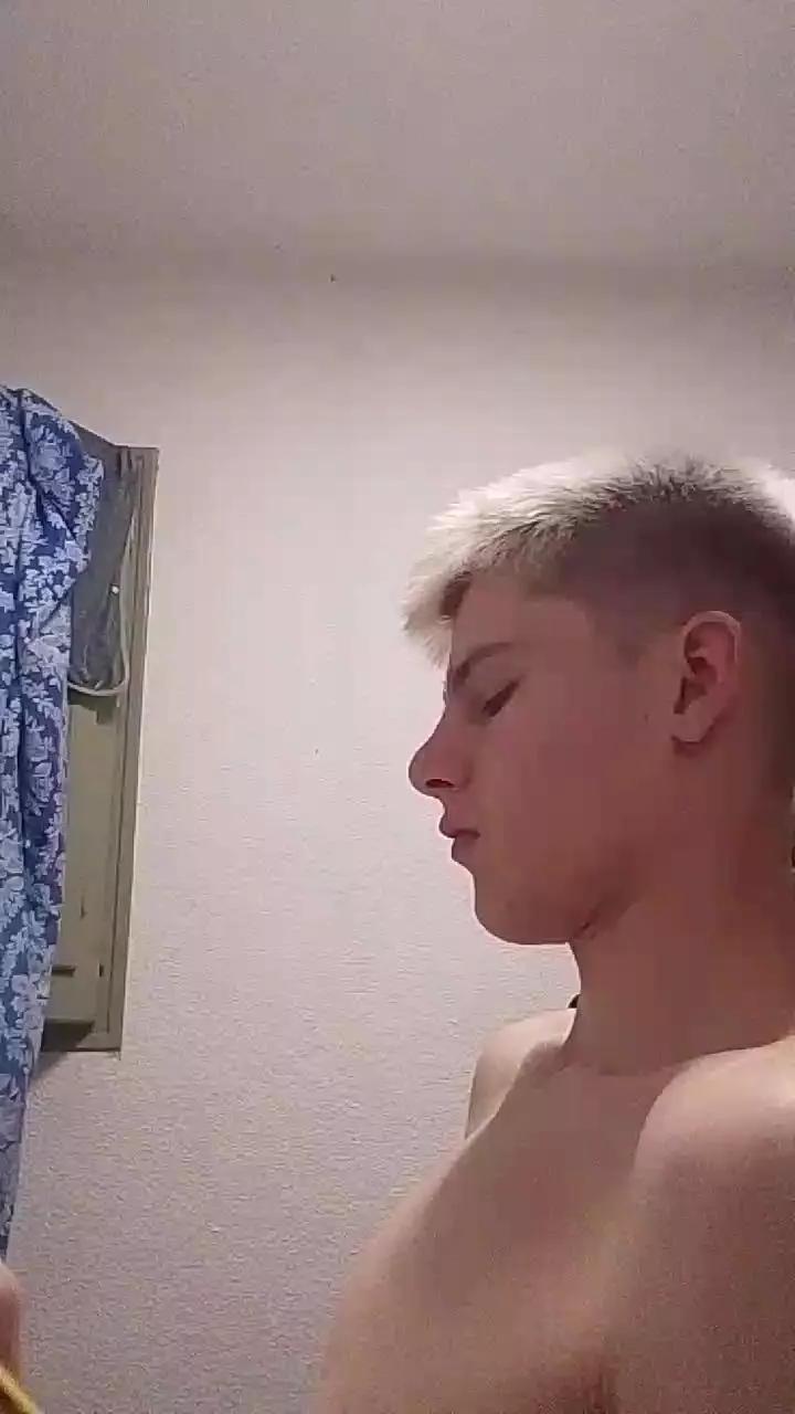 BoyBlondSweet from Cam4