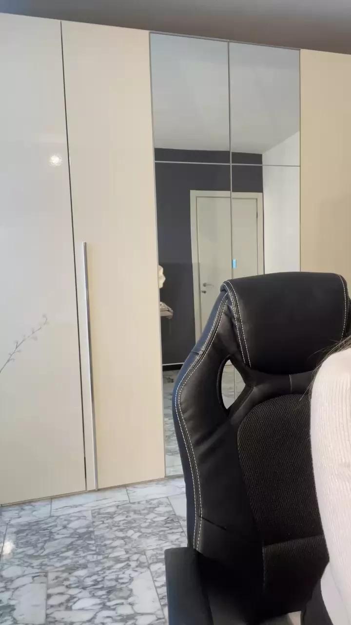 Ellen_2022___ from Cam4