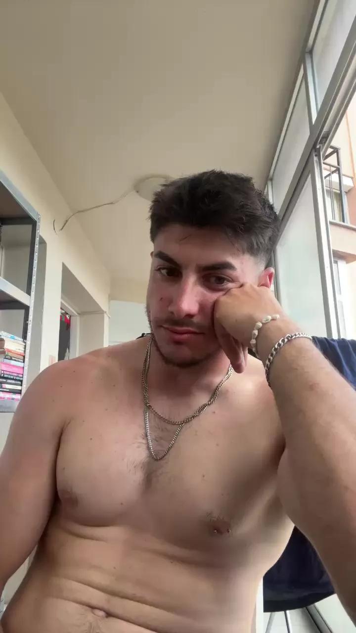 Guille1997 on Cam4 
