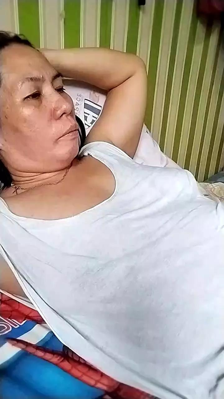 Hotmama45 from Cam4 is Freechat