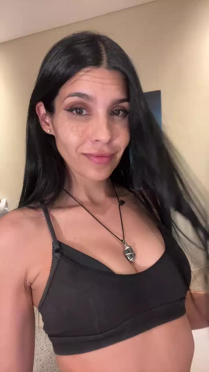IaraStone from Cam4