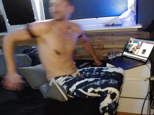 KinkyFistSlut on Cam4 