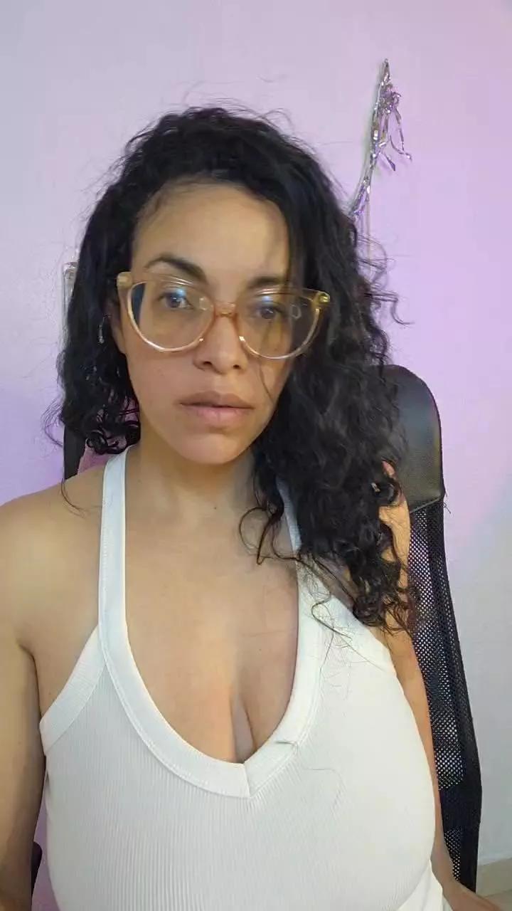 Lucci_Lovee from Cam4