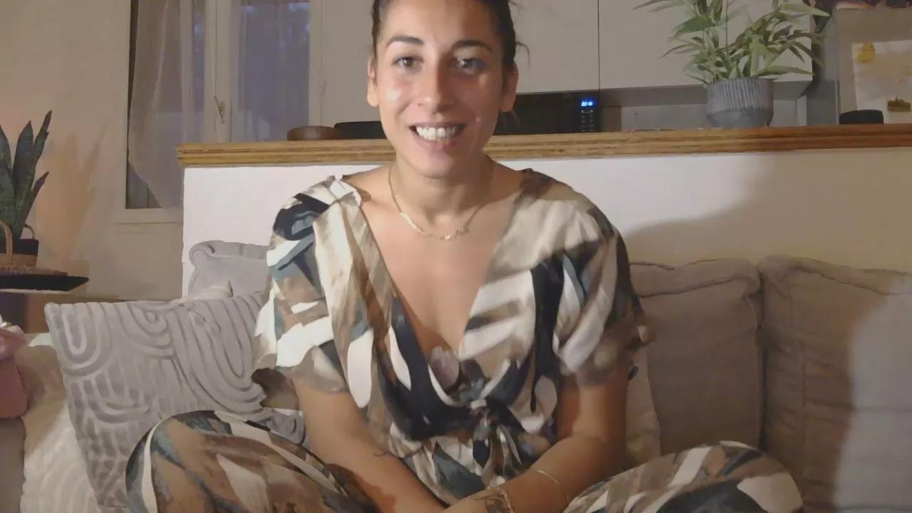 Lyly_laurensaa webcams show profile image 