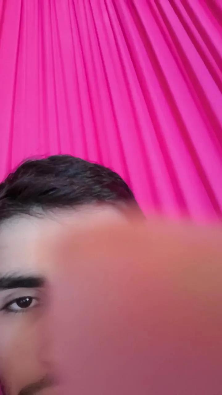 NovinPauzudoo webcams show profile image 