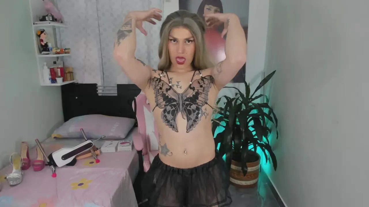 QueenRamona_Hot on Cam4 