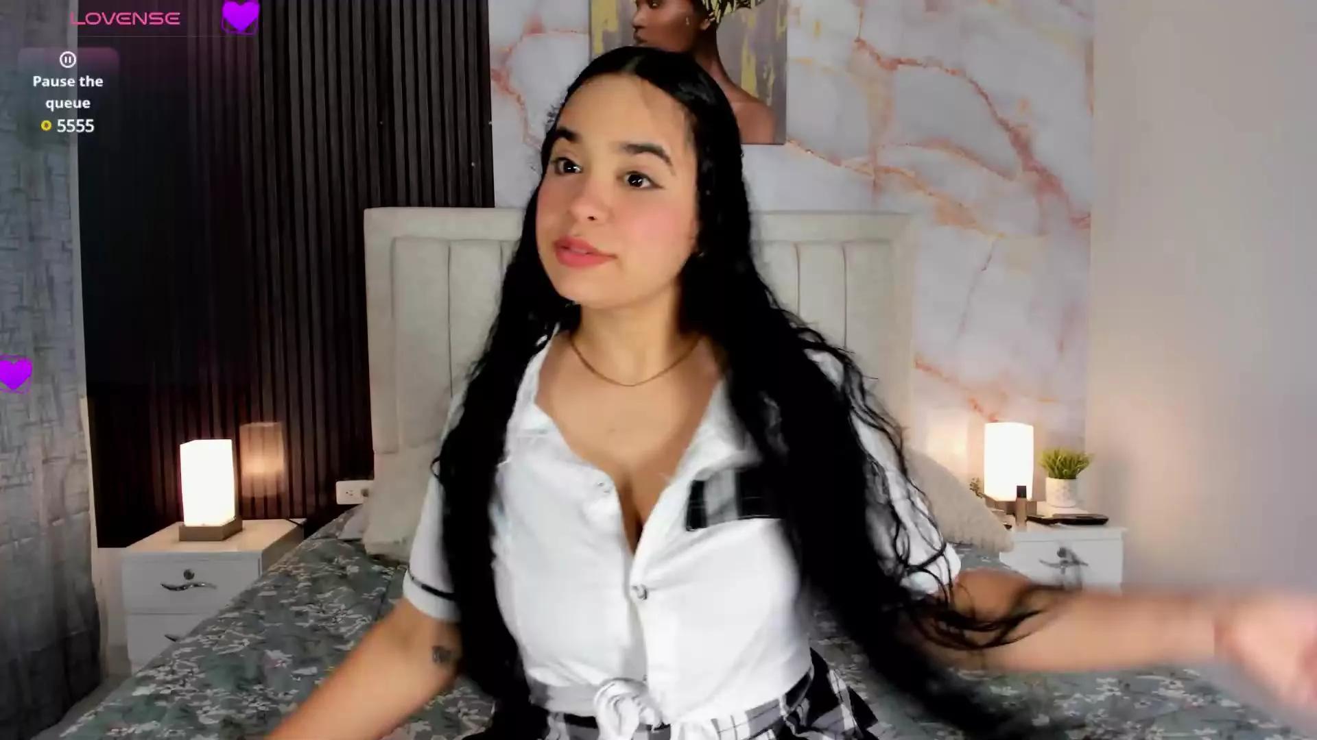 sarascoot_ from Cam4