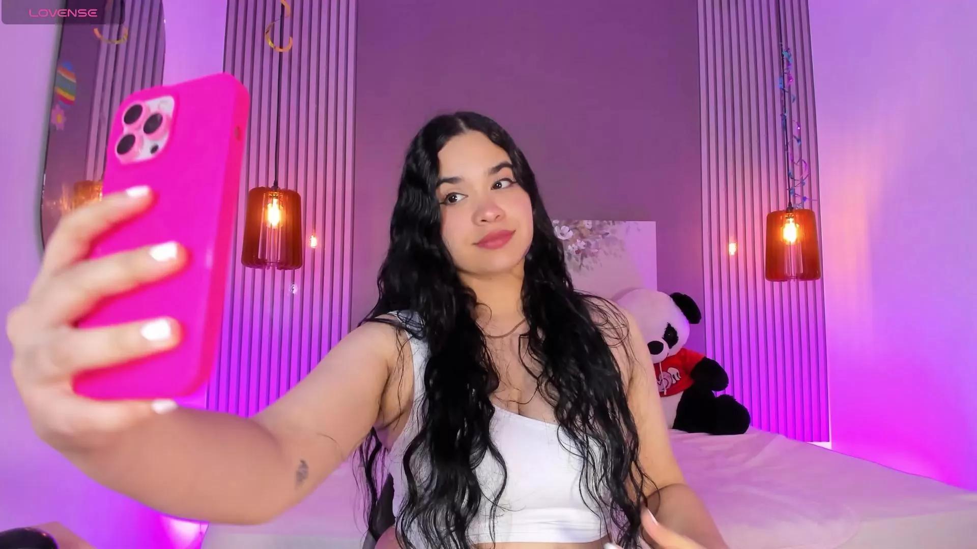 sarascoot_ from Cam4