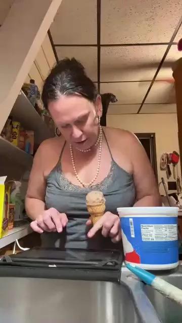Slutmeout6996 webcams show profile image 