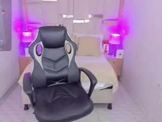 nikibryce from CamSoda