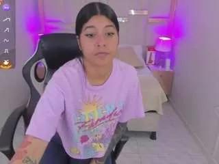 nikibryce from CamSoda