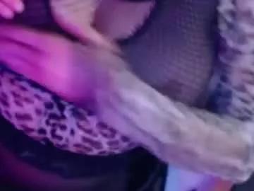 _toofunnysluts_ from Chaturbate