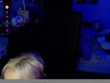 amateuroras from Chaturbate