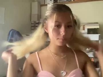 babydollxmahlia from Chaturbate