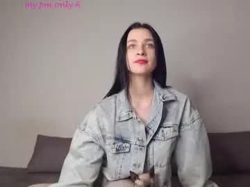 blueberry_moon4848 from Chaturbate