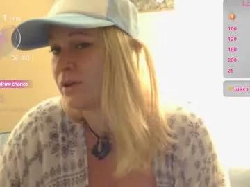 dixie_comanche from Chaturbate