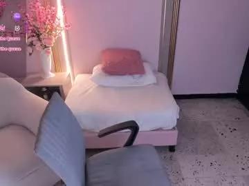 elliee_taylorr from Chaturbate