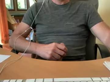 f33l1ngh0rny from Chaturbate