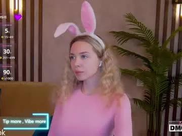 holl1would from Chaturbate