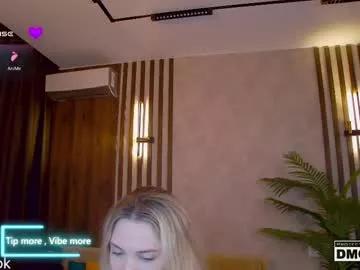 holl1would from Chaturbate