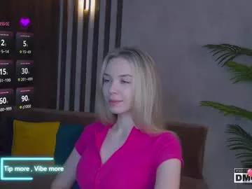 holl1would from Chaturbate