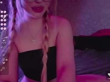 holly_molly8 from Chaturbate