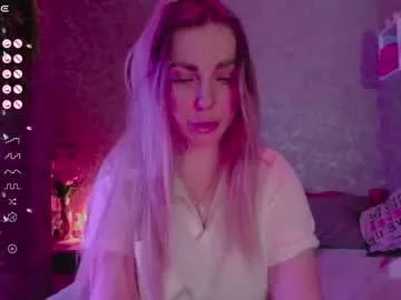 holly_molly8 from Chaturbate