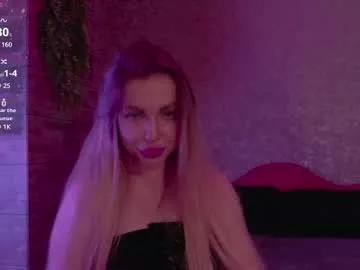 holly_molly8 from Chaturbate