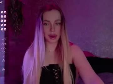 holly_molly8 from Chaturbate