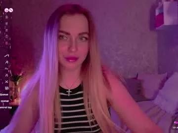 holly_molly8 from Chaturbate