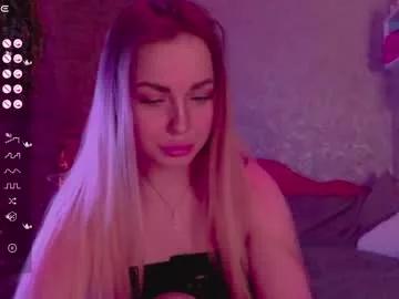 holly_molly8 from Chaturbate