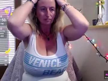 jennadeluxe from Chaturbate