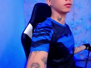 Kiss_whitee from Chaturbate