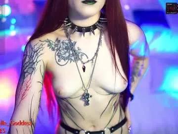 nelle_ from Chaturbate