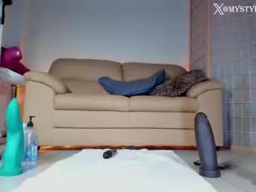nelly_bis from Chaturbate