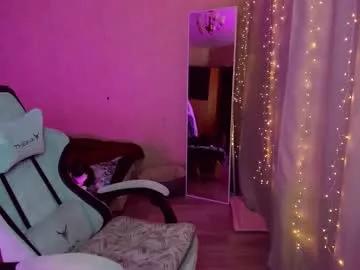 sarahmils from Chaturbate