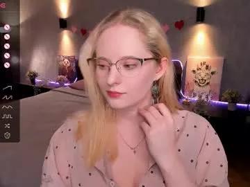 sheslinki from Chaturbate
