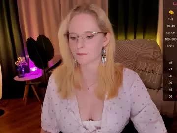 sheslinki from Chaturbate