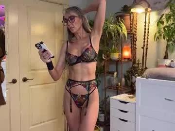 sunniedayz from Chaturbate