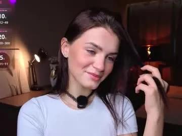 synne_glows from Chaturbate