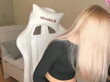 vikkykitten from Chaturbate