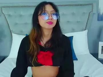 yommi_winx from Chaturbate