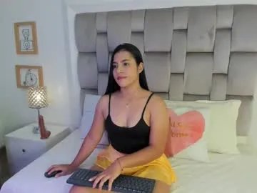 zharia_lux25 — Current Goal: Get naked at 77 tokens -- Play with me i want to make you cum #new #curvy #ebony #teen #latina [59 tokens to goal]