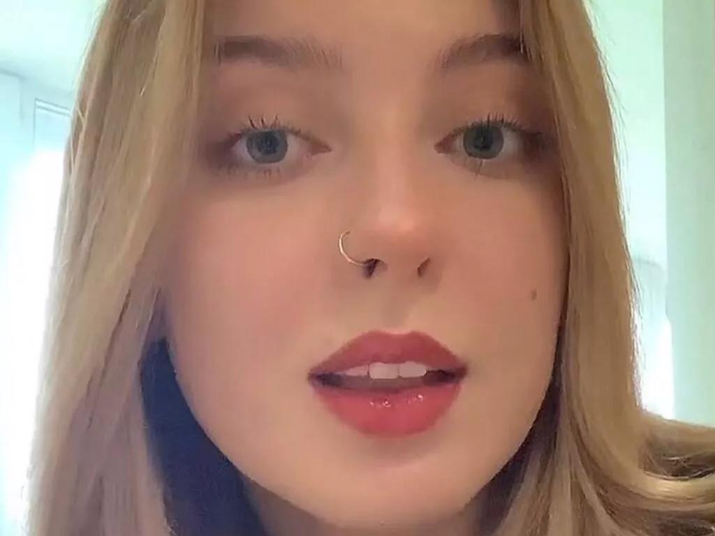 AlbertaGodsil from LiveJasmin
