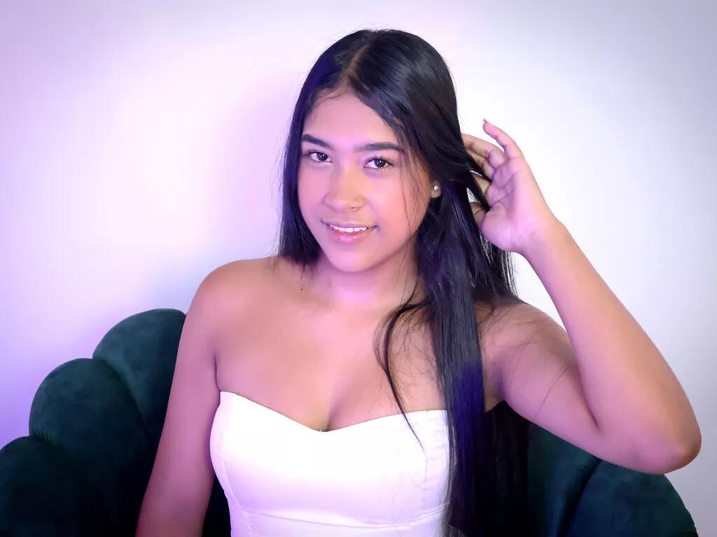 IvonneLaurent on LiveJasmin