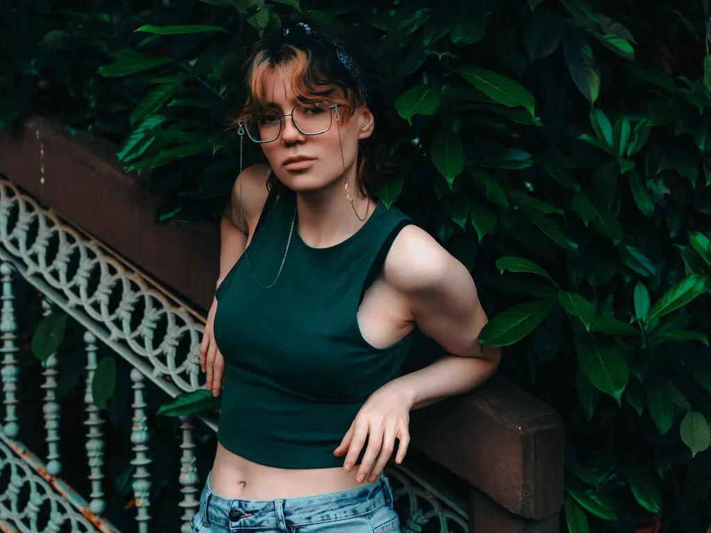 SunnyTeazee on LiveJasmin